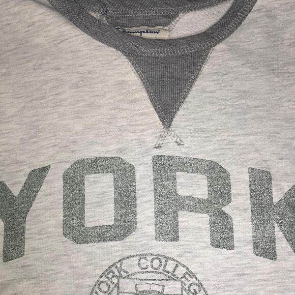 Champion 🏛️ “York College Pennsylvania” Crewneck Sweatshirt – Size L - Picture 4 of 5